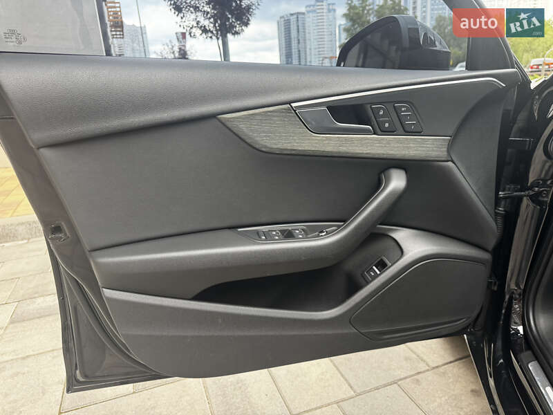 Седан Audi A4 2017 в Киеве