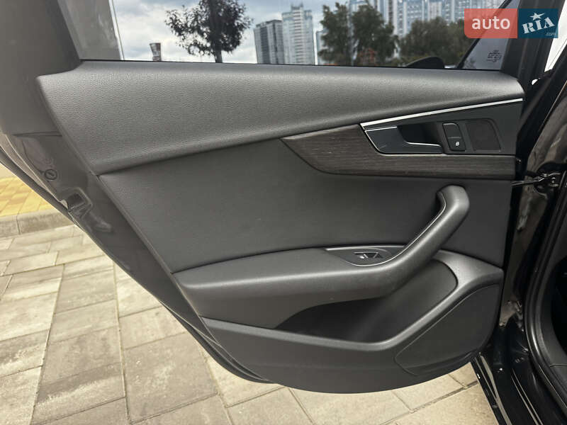 Седан Audi A4 2017 в Киеве