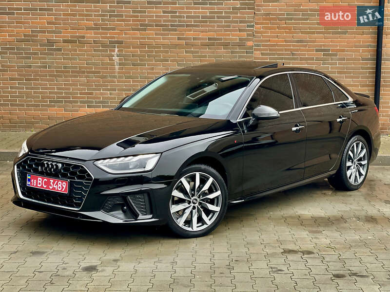Седан Audi A4 2021 в 