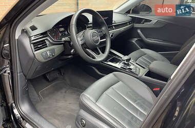 Седан Audi A4 2021 в 