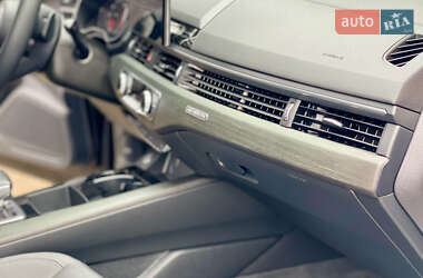Седан Audi A4 2021 в 