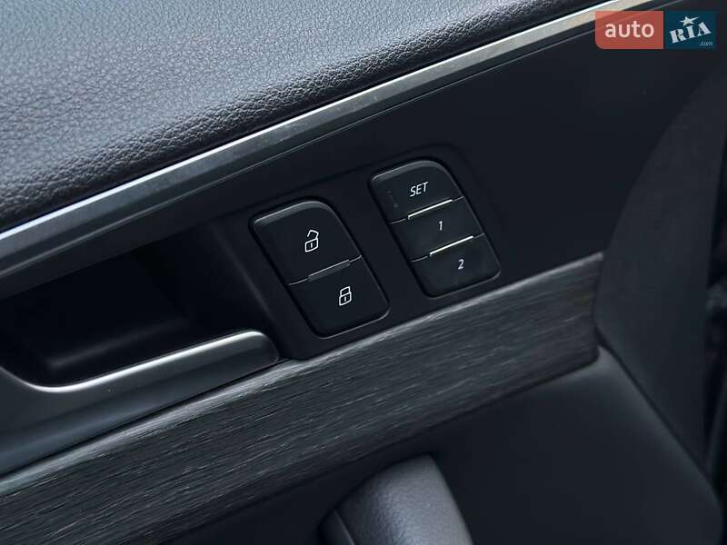 Седан Audi A4 2019 в Полтаві