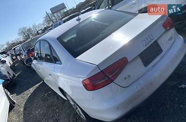 Седан Audi A4 2015 в 