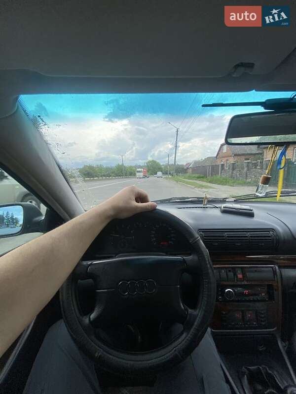 Седан Audi A4 1996 в Хмельницком