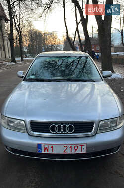 Седан Audi A4 2000 в Соснице