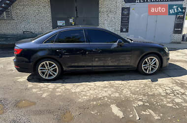 Седан Audi A4 2017 в 