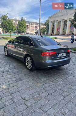 Седан Audi A4 2012 в Полтаве