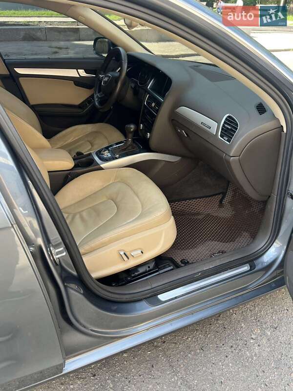 Седан Audi A4 2012 в Полтаве