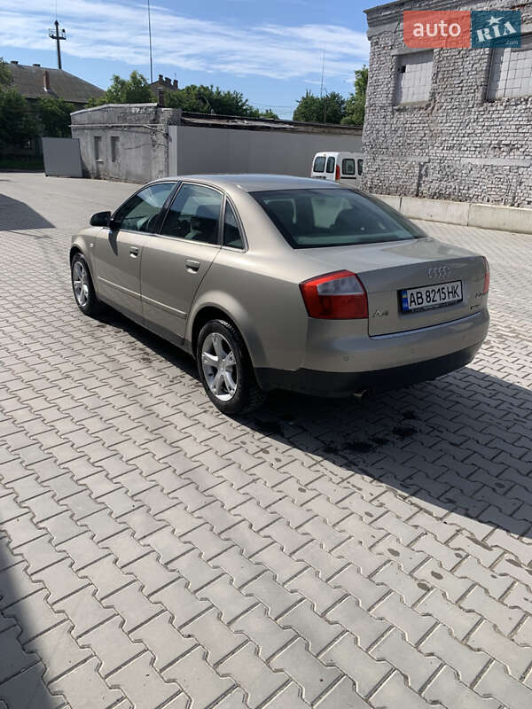 Седан Audi A4 2001 в 