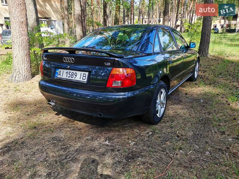 Седан Audi A4 1996 в Киеве