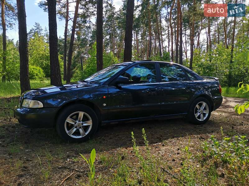 Седан Audi A4 1996 в Киеве