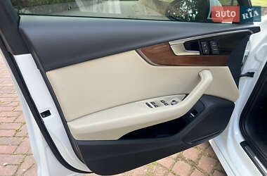 Седан Audi A4 2020 в 