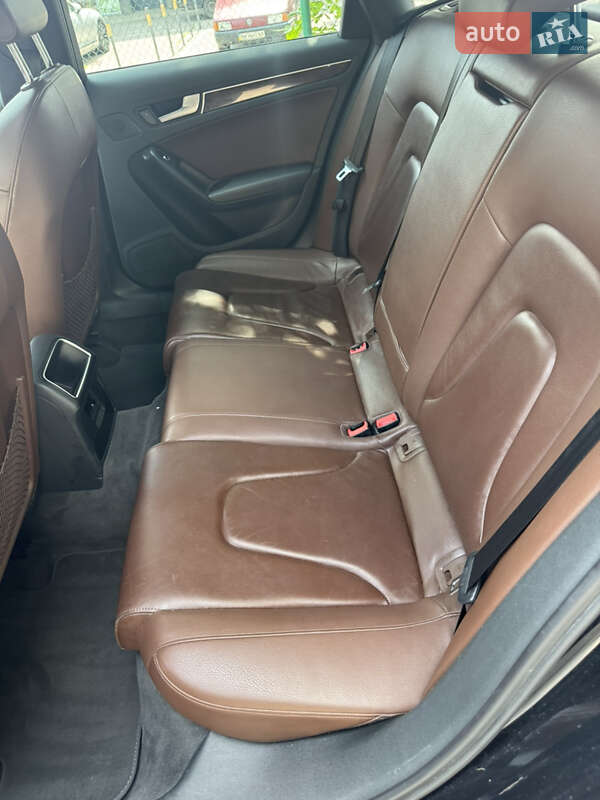 Седан Audi A4 2014 в Рівному