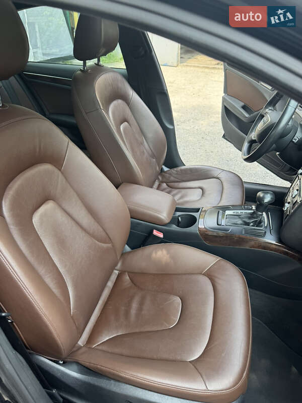 Седан Audi A4 2014 в Рівному