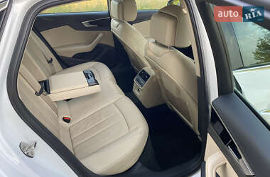Седан Audi A4 2021 в 