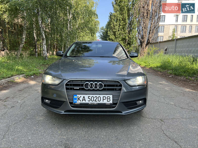 Седан Audi A4 2012 в Києві