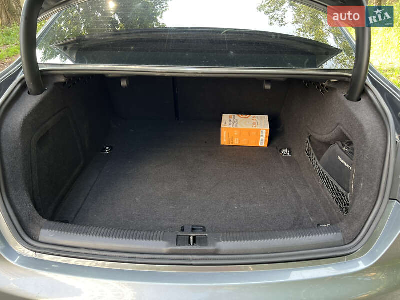 Седан Audi A4 2012 в Києві