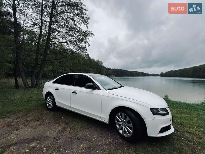 Седан Audi A4 2008 в Нетешине