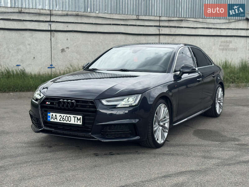 Седан Audi A4 2016 в Киеве