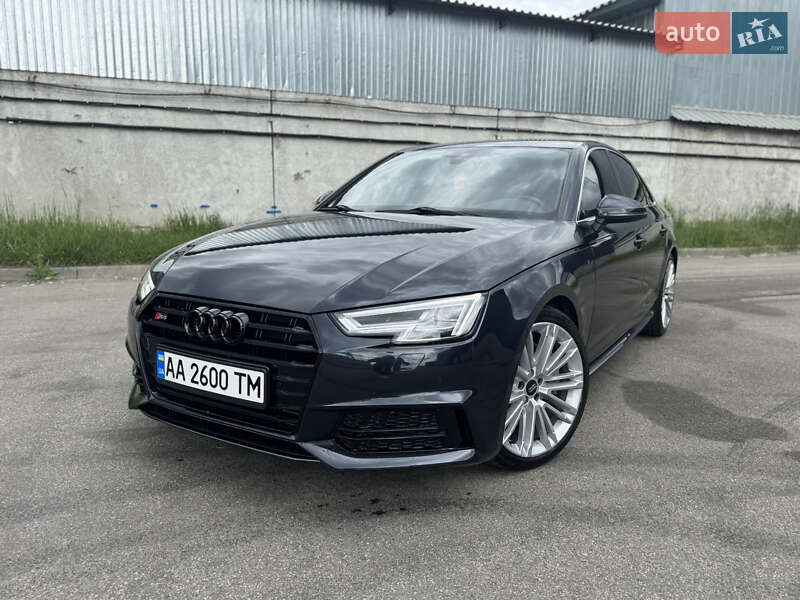 Седан Audi A4 2016 в Киеве