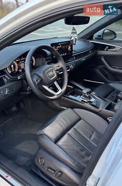 Седан Audi A4 2022 в 