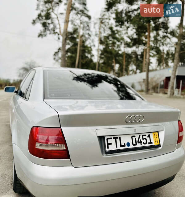 Седан Audi A4 2000 в Виннице