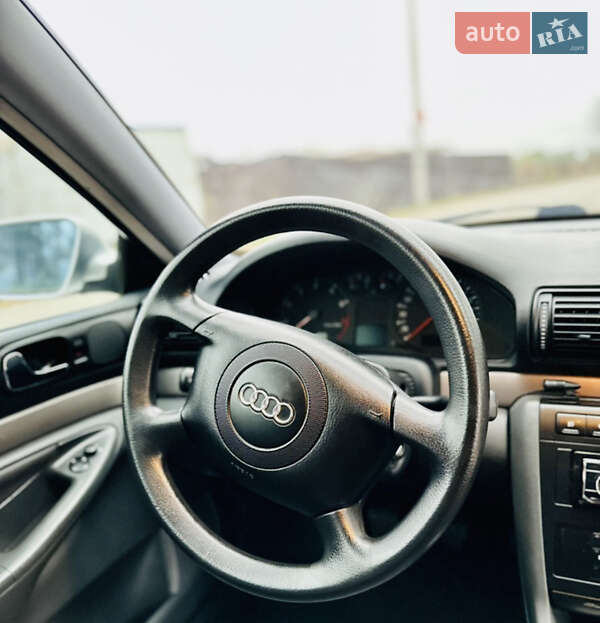 Седан Audi A4 2000 в Виннице