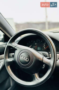 Седан Audi A4 2000 в 