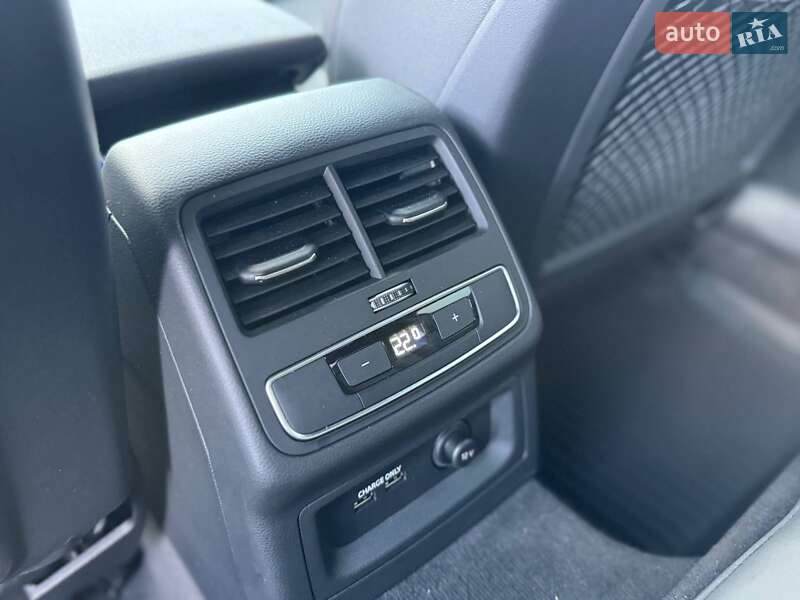 Седан Audi A4 2022 в Харкові