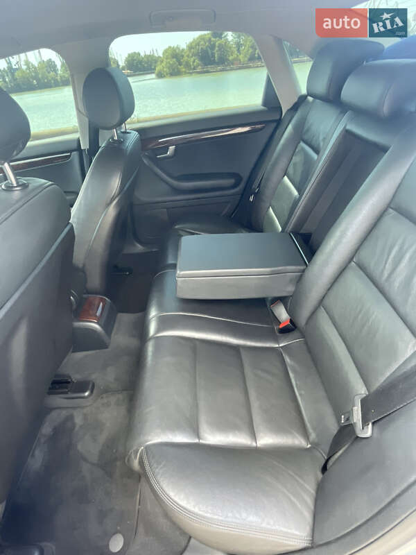 Седан Audi A4 2005 в Измаиле