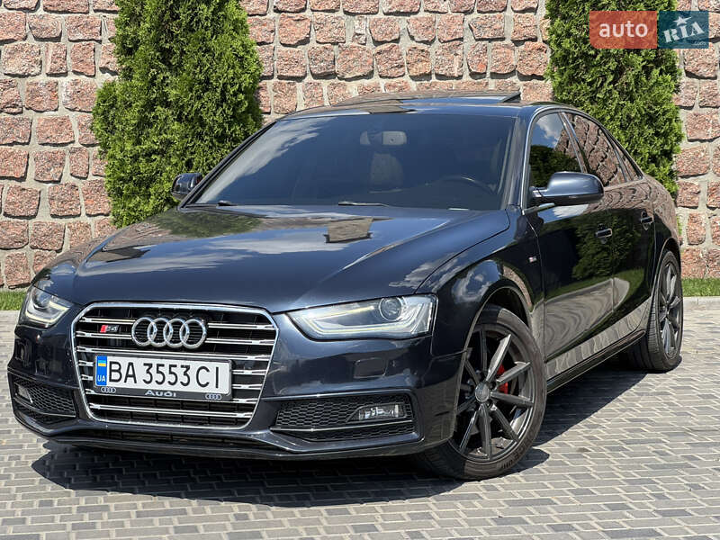 Седан Audi A4 2014 в Кропивницькому