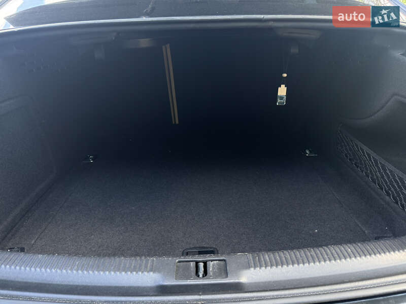 Седан Audi A4 2014 в Кропивницькому
