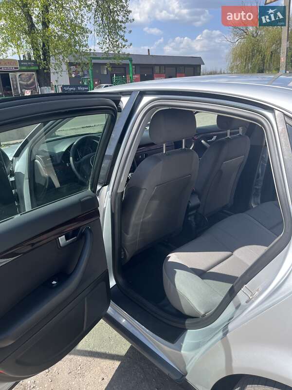 Седан Audi A4 2001 в Першотравенске