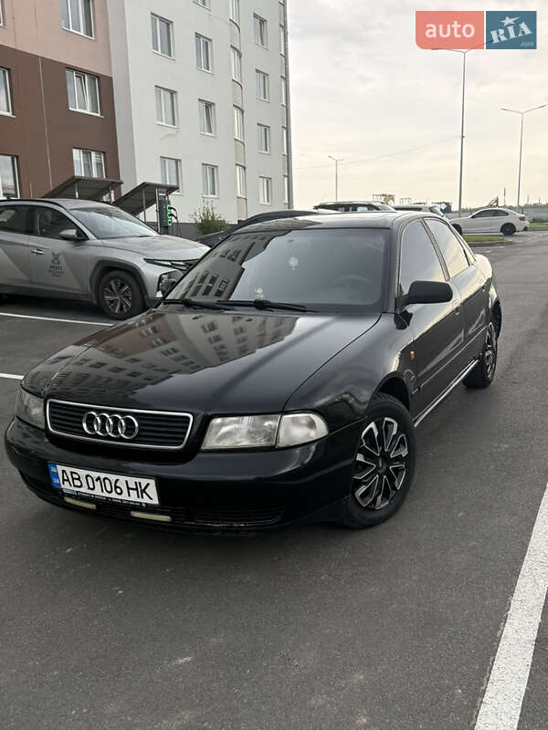 Седан Audi A4 1997 в 