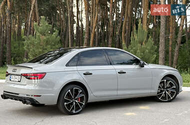 Седан Audi A4 2016 в 
