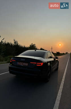 Седан Audi A4 2017 в 