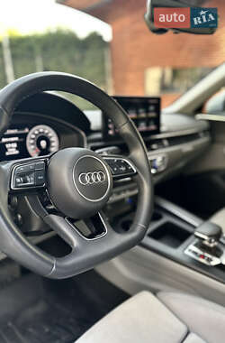 Седан Audi A4 2021 в 