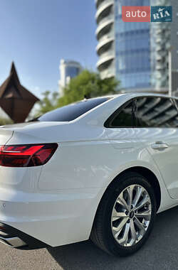 Седан Audi A4 2021 в 