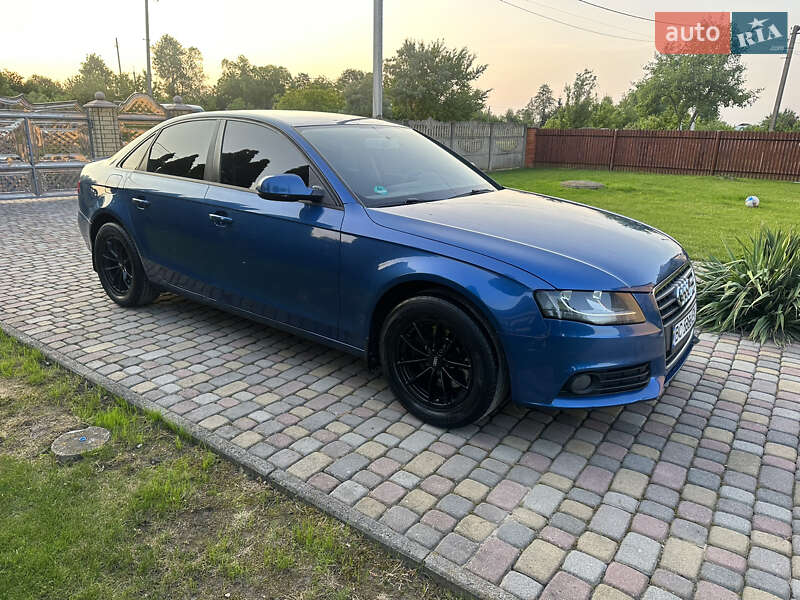 Седан Audi A4 2011 в Ивано-Франковске