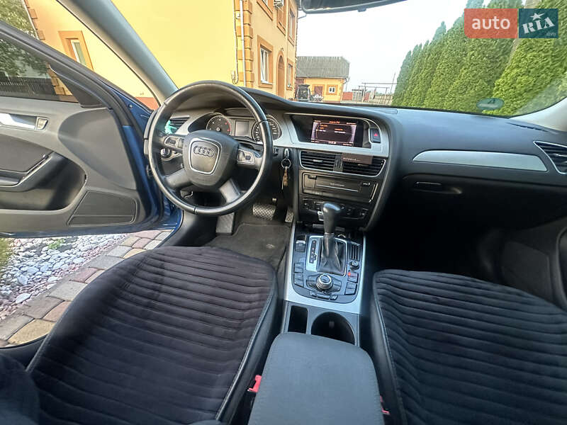 Седан Audi A4 2011 в Ивано-Франковске