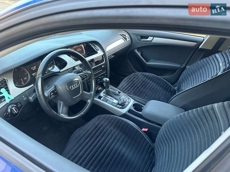 Седан Audi A4 2011 в Ивано-Франковске