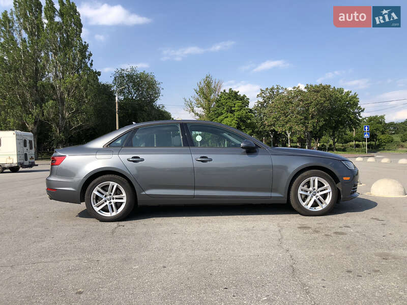 Седан Audi A4 2017 в Запорожье