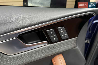 Седан Audi A4 2021 в 
