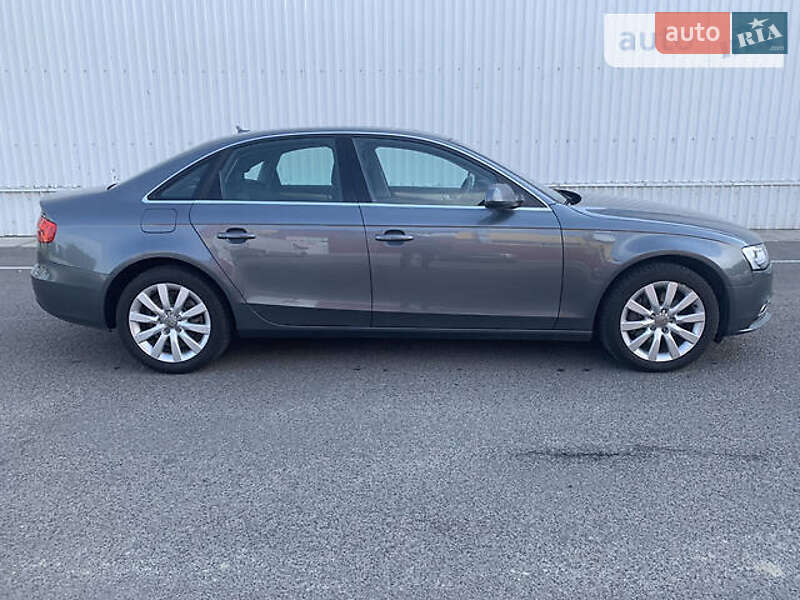 Седан Audi A4 2013 в Кролевці