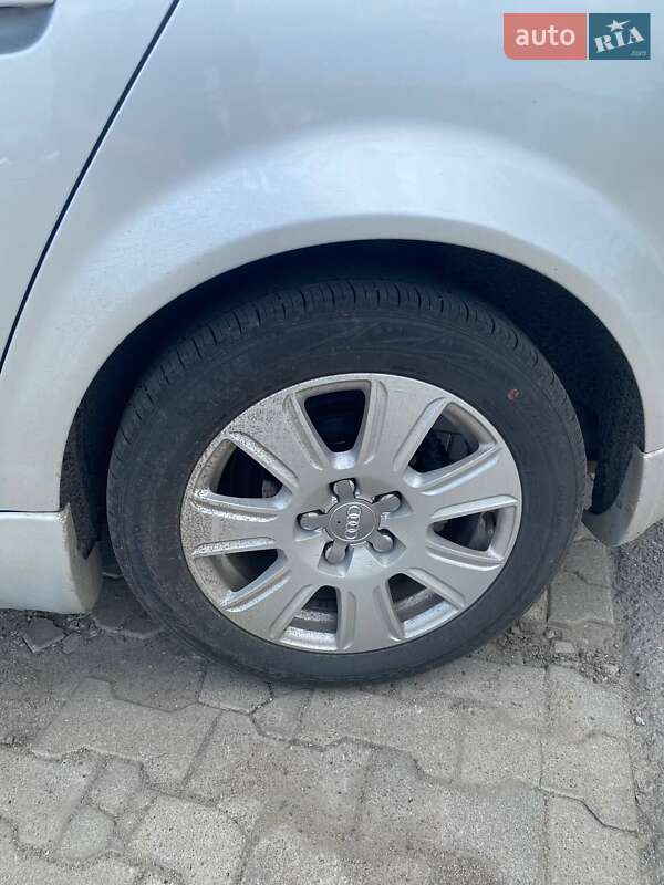 Седан Audi A4 2001 в Ладыжине