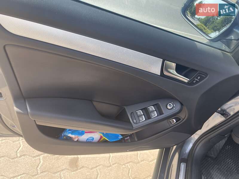 Седан Audi A4 2015 в Львове