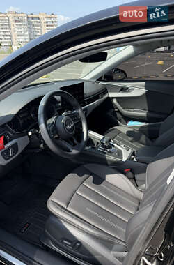 Седан Audi A4 2021 в 