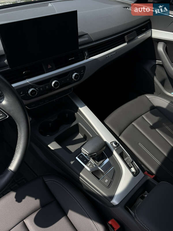 Седан Audi A4 2021 в Киеве