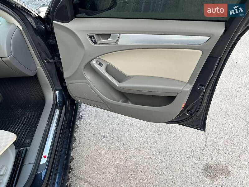 Седан Audi A4 2011 в Виннице