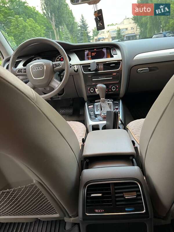 Седан Audi A4 2011 в Виннице